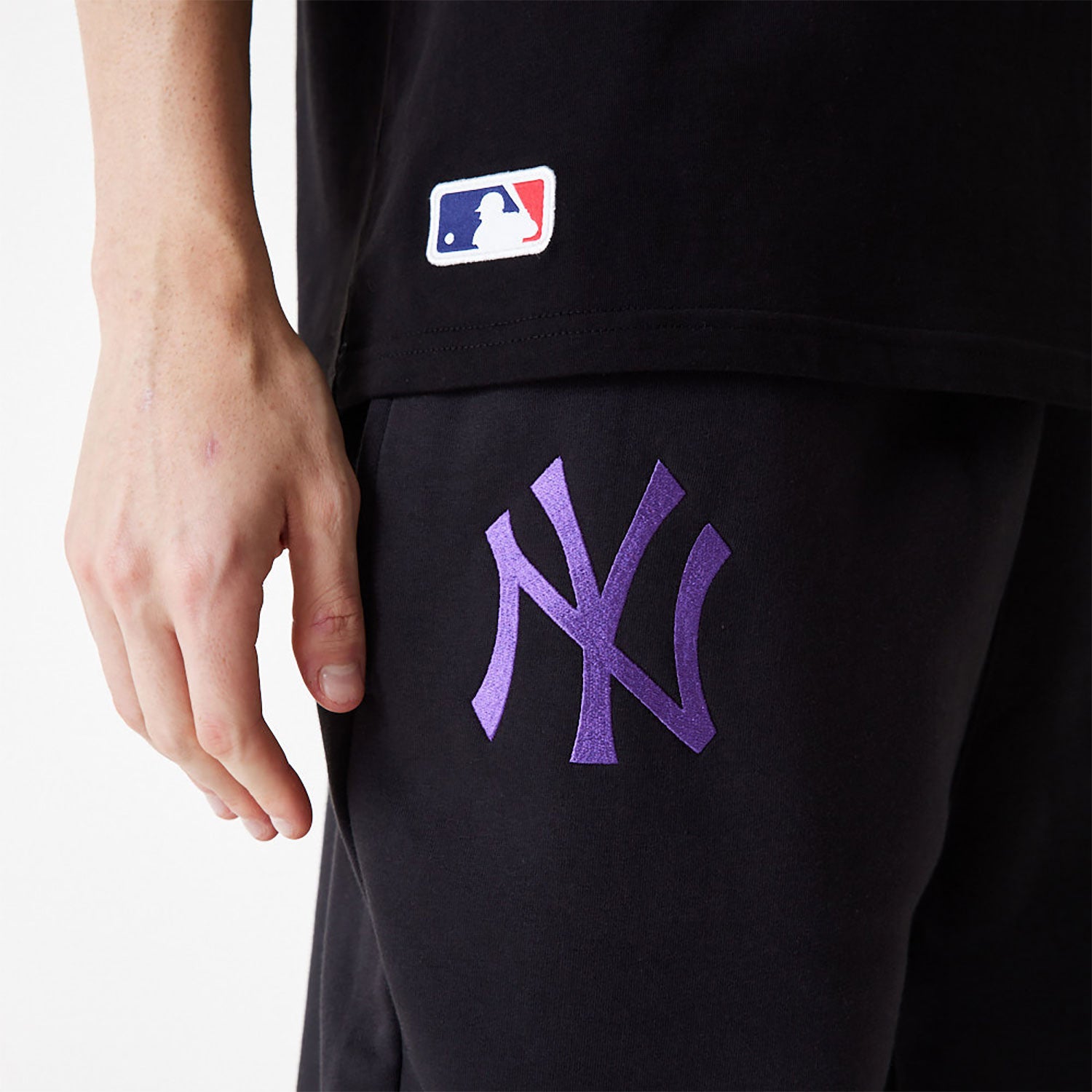 New Era - "Essentials" New York Yankees Black Pants