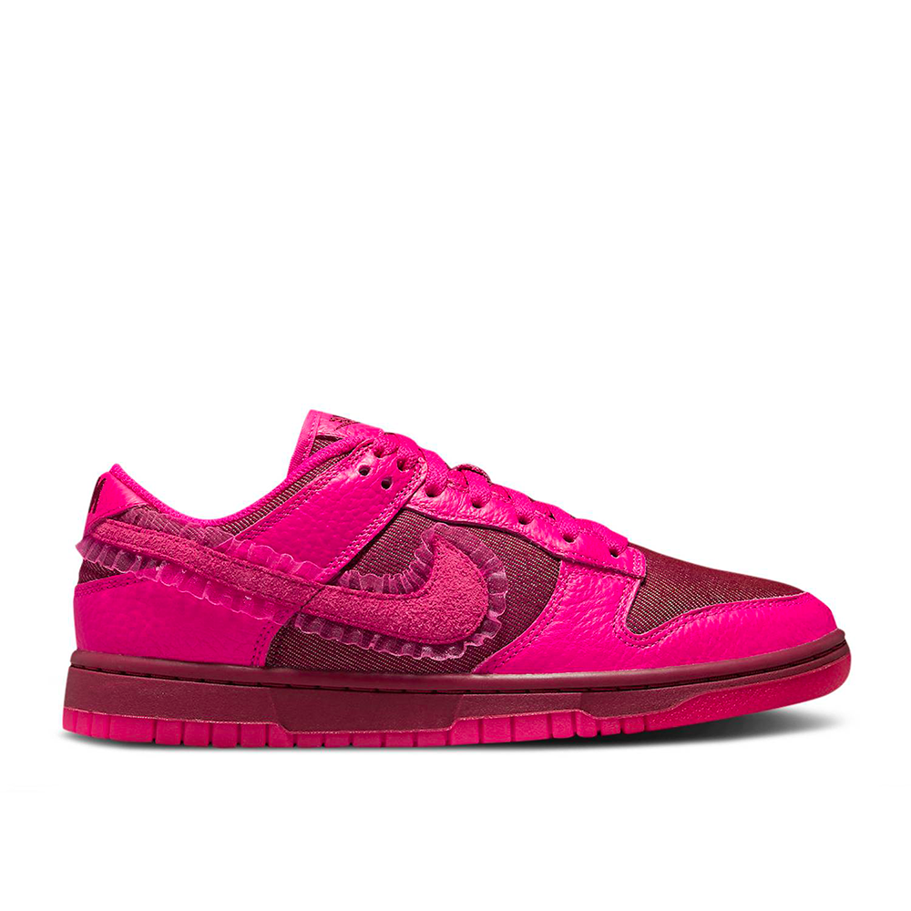 Nike Dunk Low Valentine's Day (2022) (W)