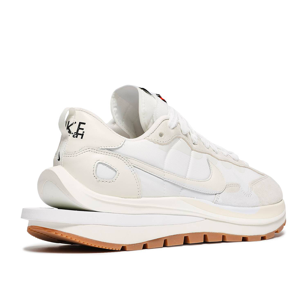 Nike Vaporwaffle sacai Sail Gum