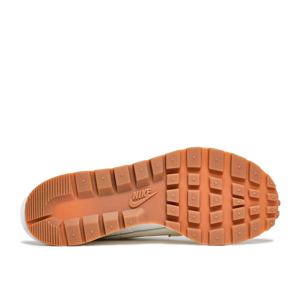 Nike Vaporwaffle sacai Sail Gum