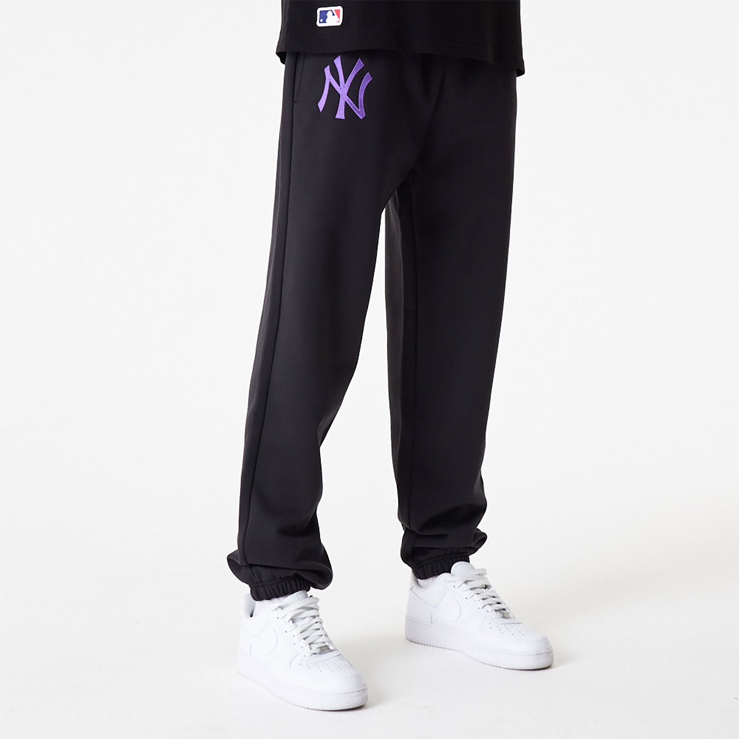 New Era - "Essentials" New York Yankees Black Pants